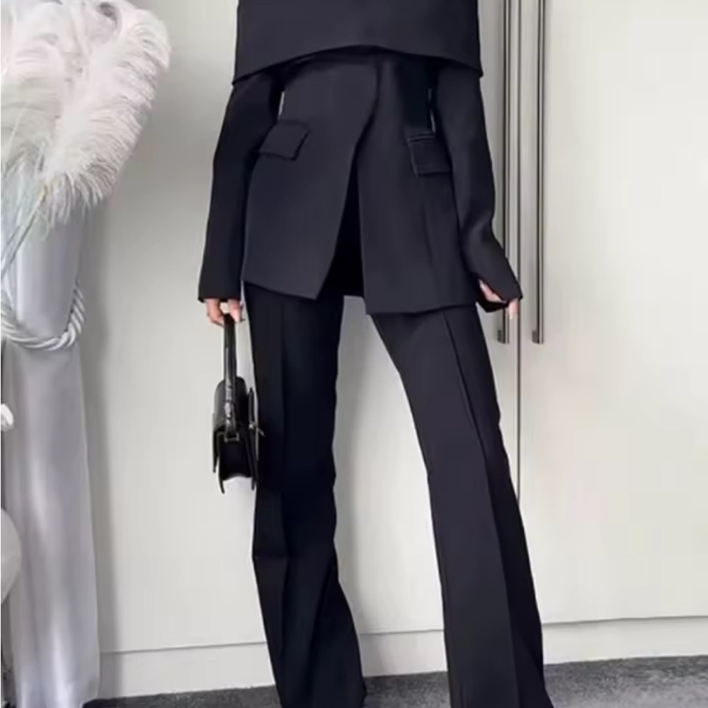 Elegant Black Off-Shoulder blazer - Picture 2 of 4